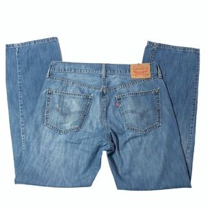 Levi’s distressed 559 light wash jeans size 33”X32”
